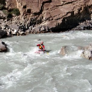 V Kyrgyzstánu jsem se podívali i na kus řeky Sary-Jaz