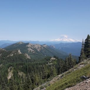 V okolí řeky je možné najít výhledy na sopečné velikány