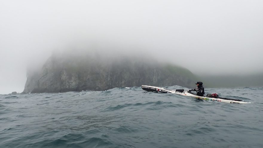 Seal Cape, skalnaté pobřeží bylo často zahaleno v mracích