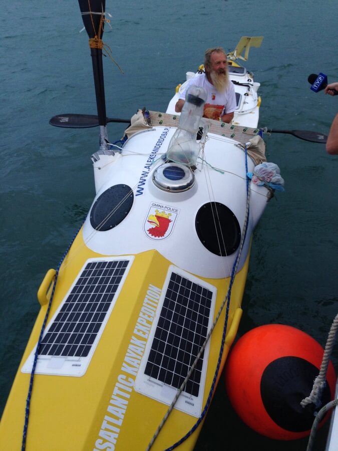 Na této fotce ja zajímavá nouzová oprava v pravé části paluby (Tesa navždy!)