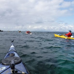 Podél pobřeží ostrova Inishmore na ostrov Brannock