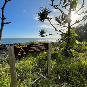 Na mnoha místech se nesmí do moře kvůli žralokům