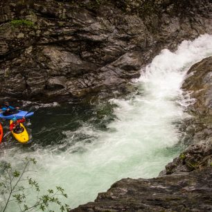 V hlubokých soutěskách si odkázaný sám na sebe, své schopnosti a partu kamarádů