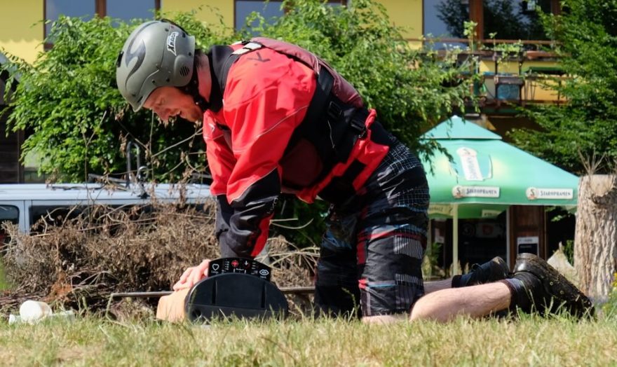 Resuscitaci je potřeba znát, kdyby se (na vodě) stalo neštěstí, nebojte se jít na odborný kurz