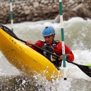 Většinou jsou na kanálech překážky, kde si člověk nezničí loď a tak se dají využít k hraní