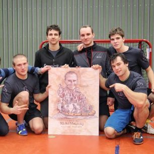 USK Micháč tým a třetí místo na florbalovém turnaji v Troji. Trvalo nám, než jsme to pro Micháče vyhráli...