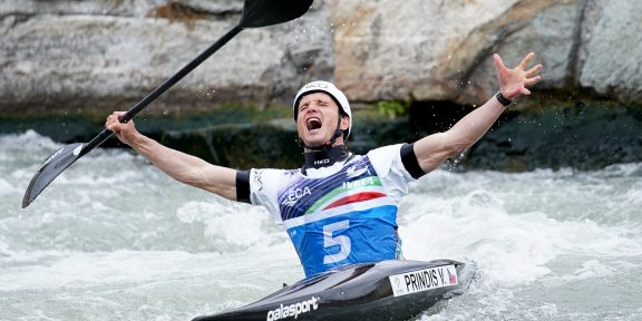 Čeští vodní slalomáři vybojovali na mistrovství Evropy v Ivrei sedm medailí