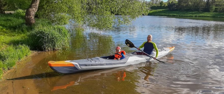 Jízda v kajaku bavila i děti