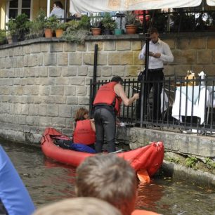 Vodák Výpitek nevynechá jedinou příležitost, jak se dostat k alkoholu