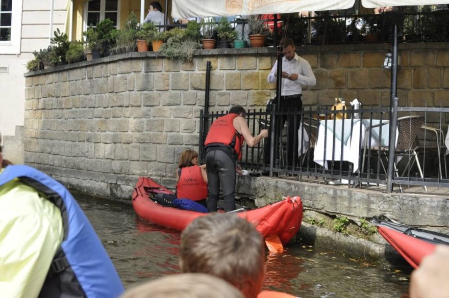 Vodák Výpitek nevynechá jedinou příležitost, jak se dostat k alkoholu