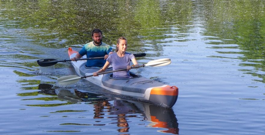 Špice jsou na poměry nafukovacích lodí hodně ostré