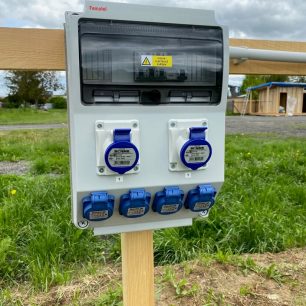 Samozřejmostí je napojení na elektřinu