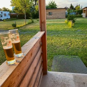 Večerní pohoda na terase chatky