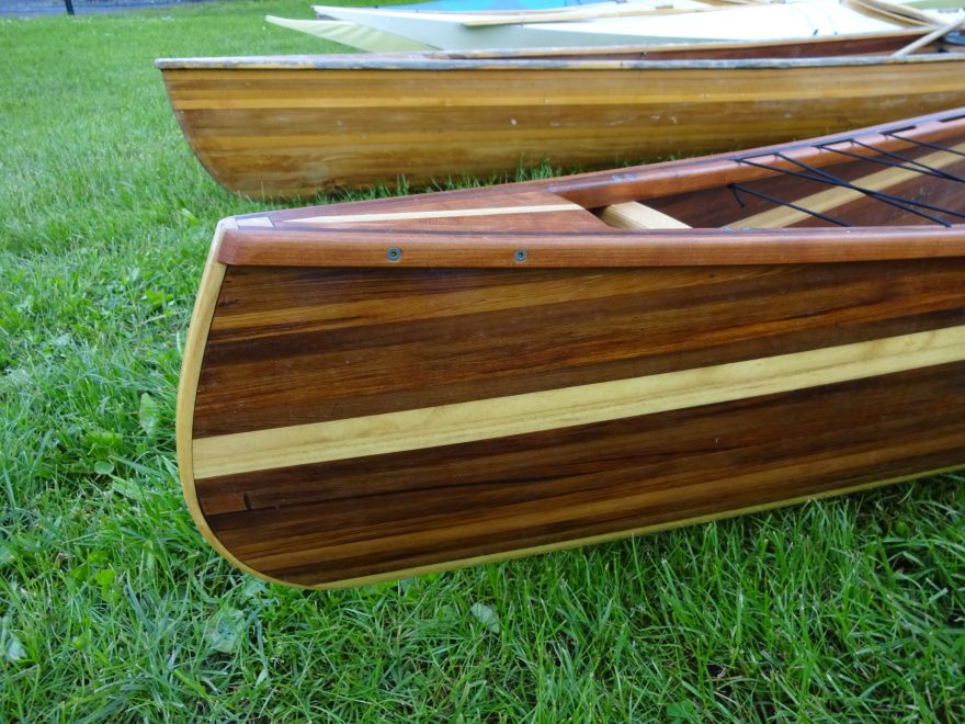 Štráfková kanoe a detail její přídě