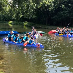 Na jaře bývá kemp častým cílem školních výletů