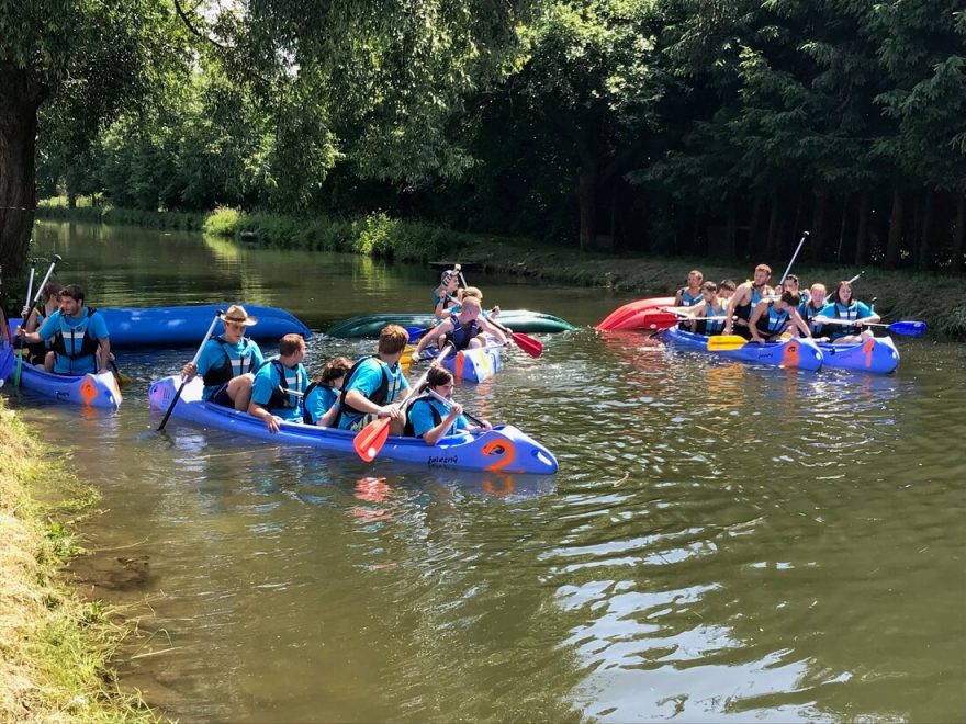 Na jaře bývá kemp častým cílem školních výletů
