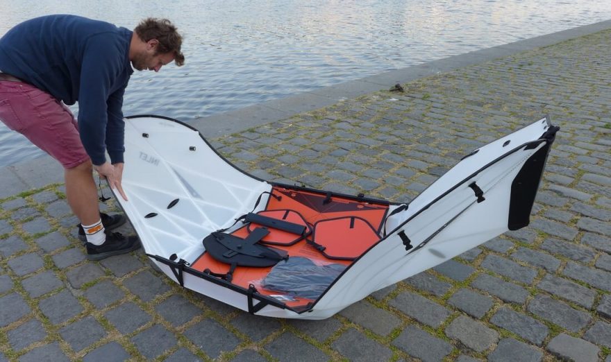 Sestavení kajaku je otázkou několika pohybů