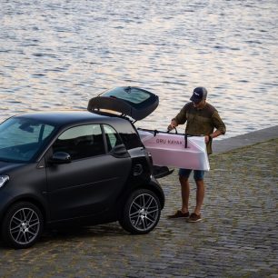 Inlet nezabere moc místa ani v malém autě