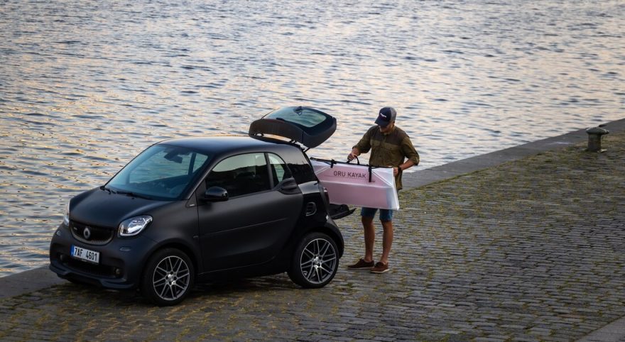 Inlet nezabere moc místa ani v malém autě