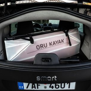 I do kufru Smartu dáte složený kajak v pohodě a ještě by se něco málo vešlo