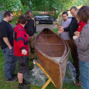 Historická žebrovka s dýhovým potahem
