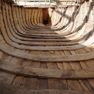 Detail březové kanoe