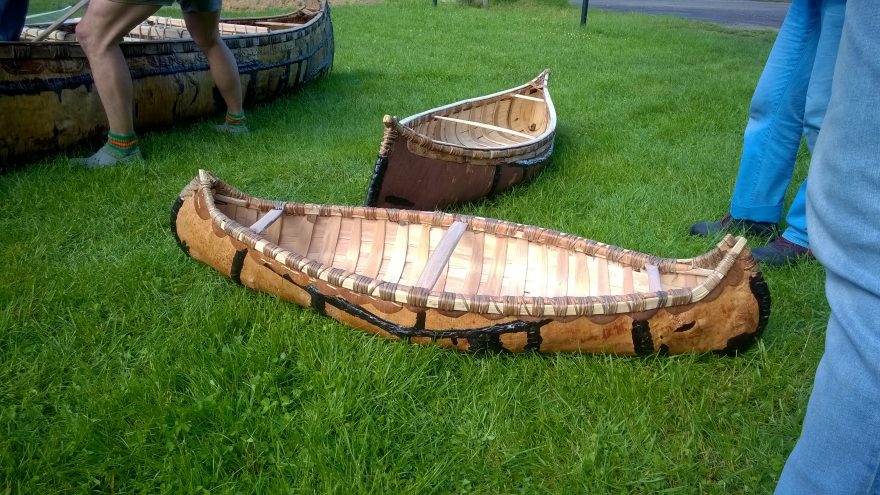 miminko od březové kanoe