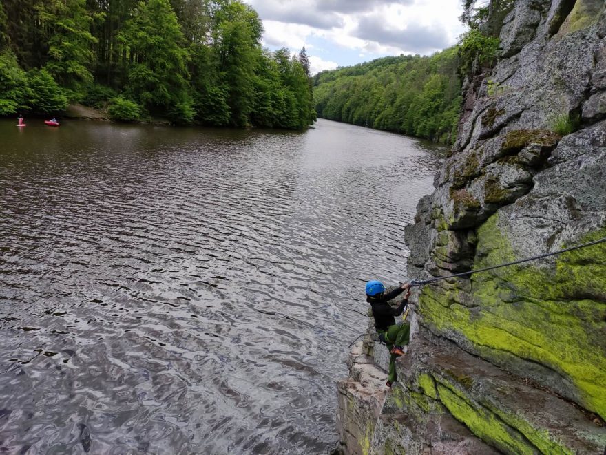 Zajištěná cesta u Hluboké nad Vltavou