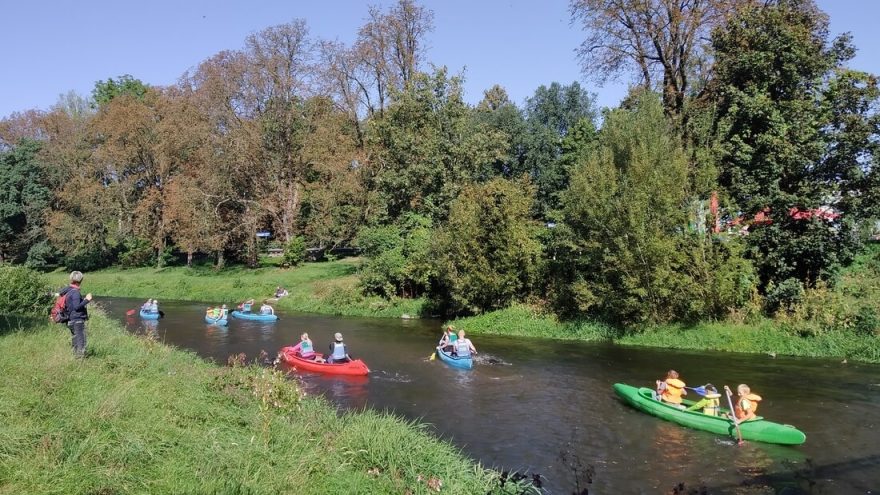 Lodě mizí do přírody v Kostelci nad Orlicí