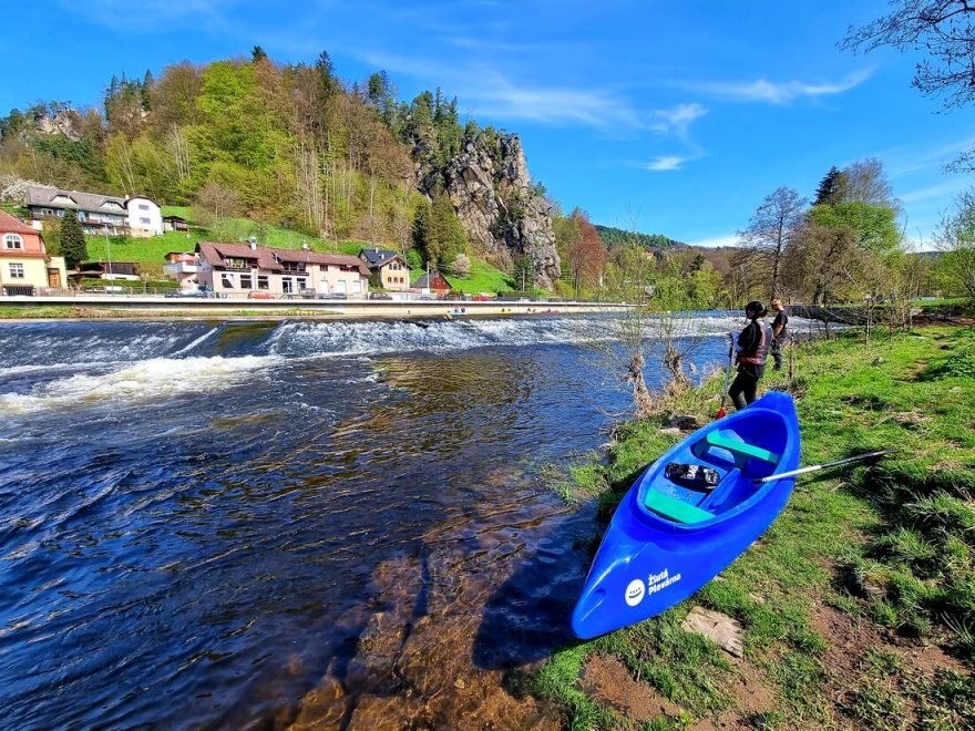 Jizera pod jezem na Malé Skále