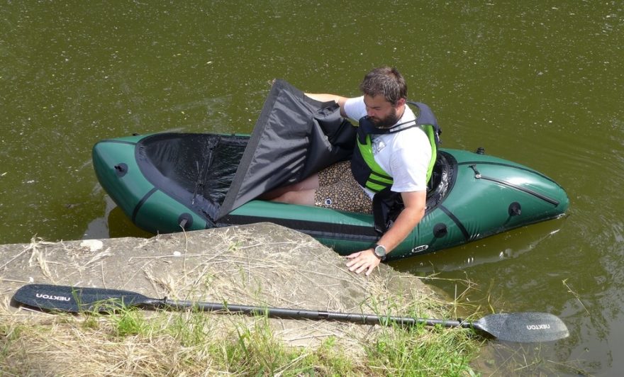 Při vystupování stačí trhnout za špricku