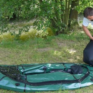 Nafukování packrafu vakem