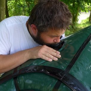 Dotlakování pusou (lze i pumpou)