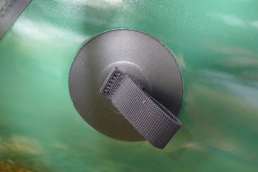 Očka jsou okolo celého packraftu