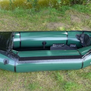 Nafouknutý packraft, ještě zbývá nafouknout sedačku a opěrku zad