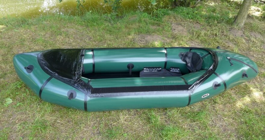 Nafouknutý packraft, ještě zbývá nafouknout sedačku a opěrku zad