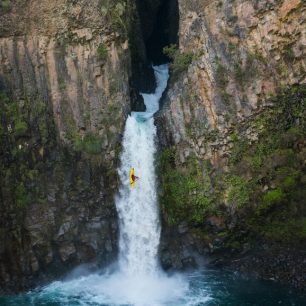 Prvosjezd vodopádu La Leona, Rio Claro, Chile / F: Pedro Astorga