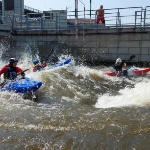 Start z rampy - cross kajakářek