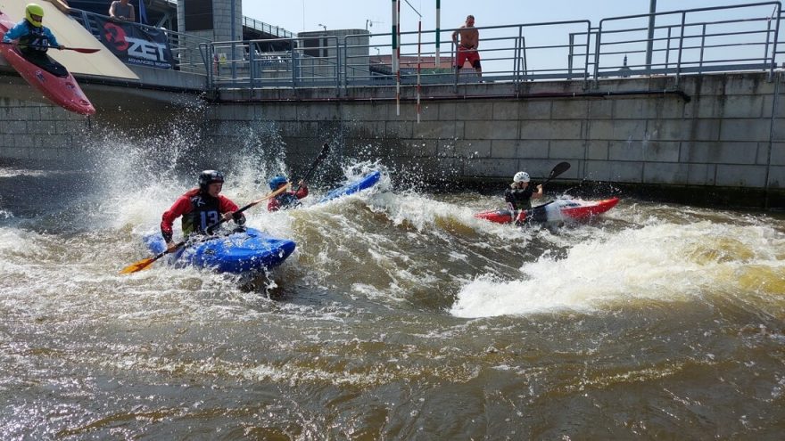 Start z rampy - cross kajakářek