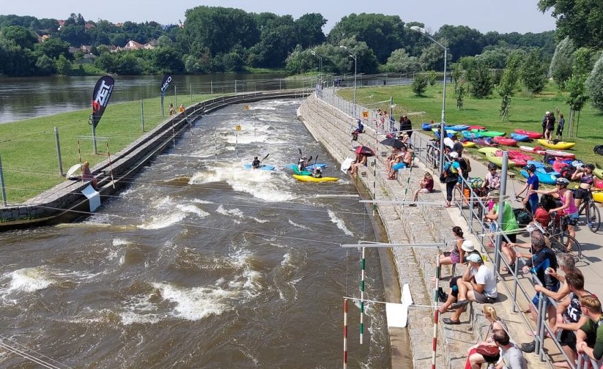 Fandících diváků se našlo dost