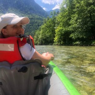 Môj háčik odmietol pádlo a tváril sa ako porcelán.