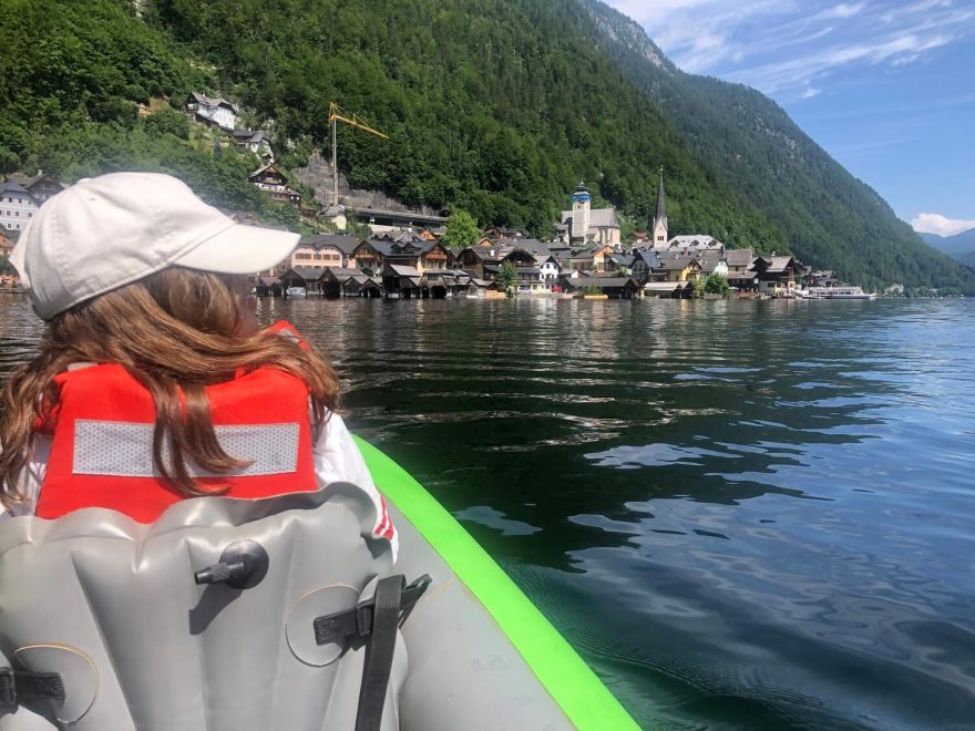 Hallstatt je v zozname UNESCO a je magnetom pre turistov. Pandémia tento nápor stlmila.