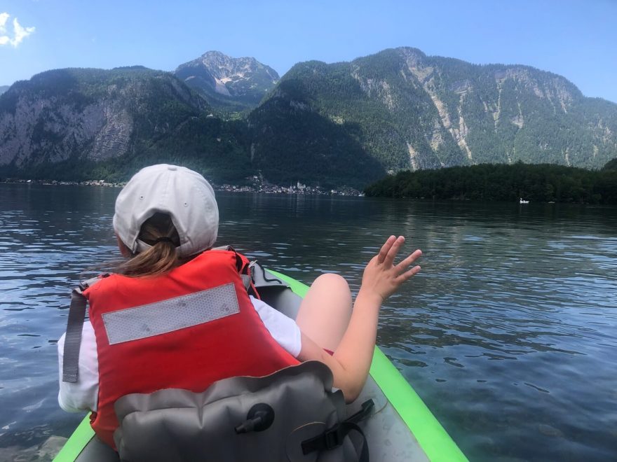 Z Obertraunu do Hallstattu krížom cez jazero.