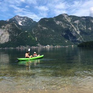 Hallstattské jazero je vo svojej južnej časti hlboké až 125 m