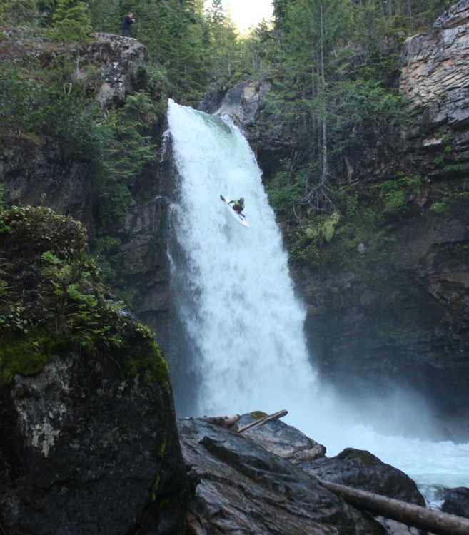 První velký vodopád. Sutherland Falls v Britské Kolumbii
