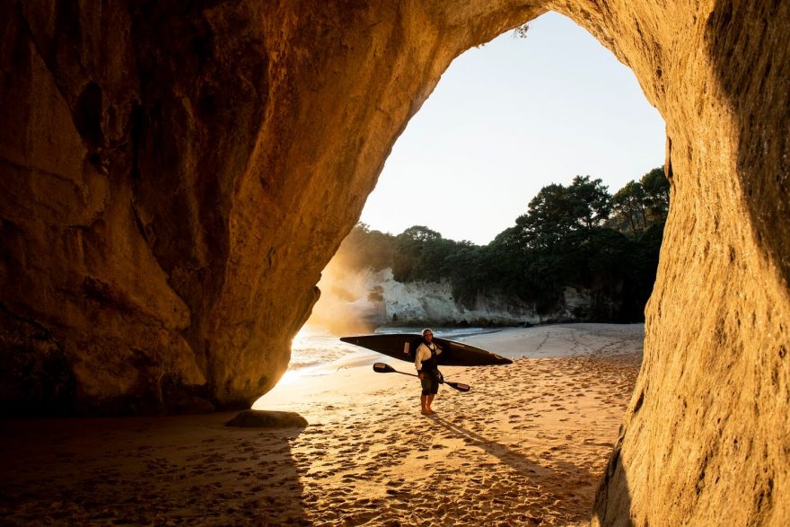 Cathedral Cove při západu slunce, ideální čas na vyjížďku