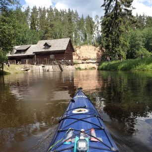 Přede mnou stupeň, který pamatujeme ještě jako jez.