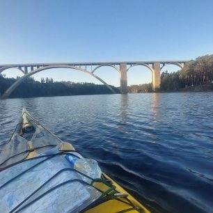Podolský most na Orlíku - kousek za ním kempím
