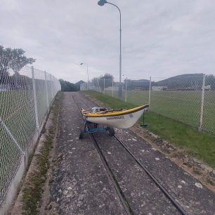 Kamýk a koleje na vozíky pro přetahování lodí