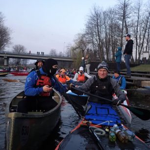 Pašík s baterií pohonných kapalin